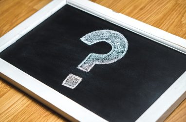 Планшет со знаком вопроса